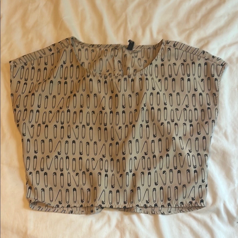 Divided Gray Short Sleeve Blouse with Black Safety Pin Print